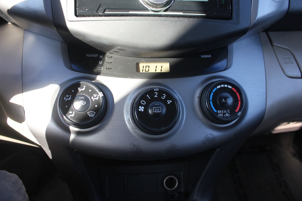 Photo 17 of this TOYOTA RAV4