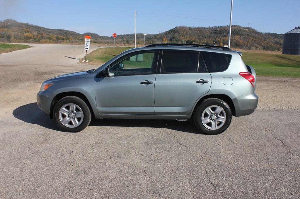 Photo 8 of this TOYOTA RAV4