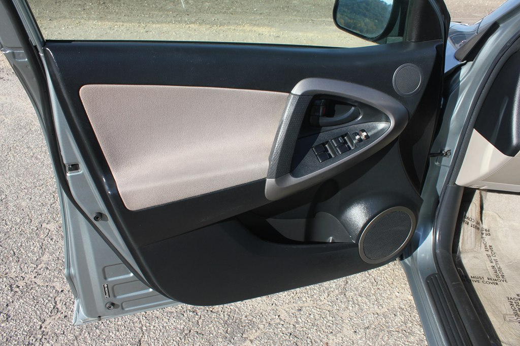 Photo 23 of this TOYOTA RAV4