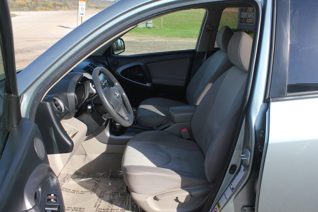 Photo 25 of this TOYOTA RAV4