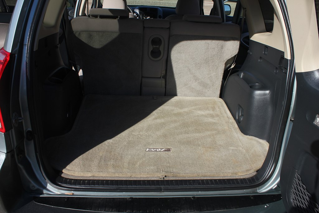 Photo 37 of this TOYOTA RAV4