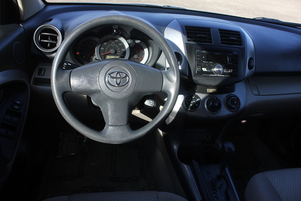 Photo 9 of this TOYOTA RAV4