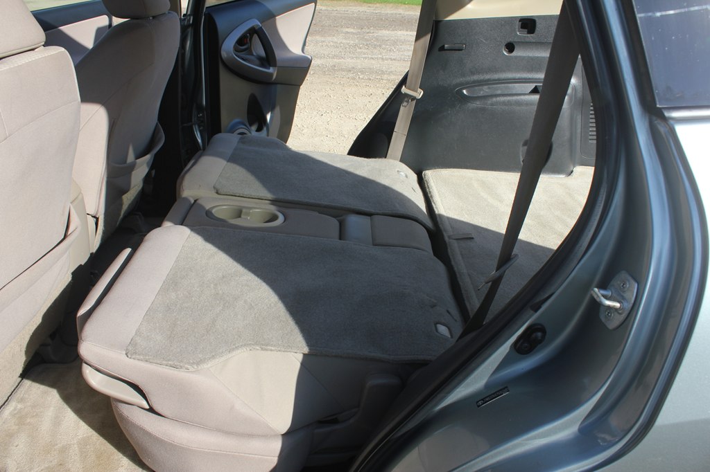 Photo 35 of this TOYOTA RAV4