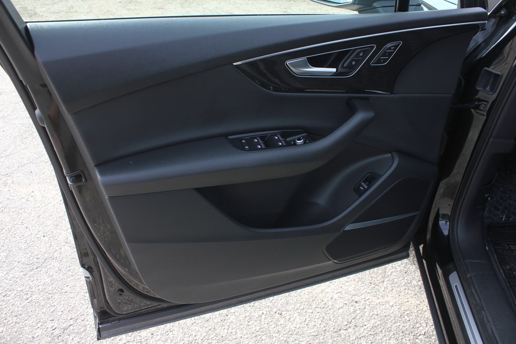 Photo 28 of this AUDI Q7