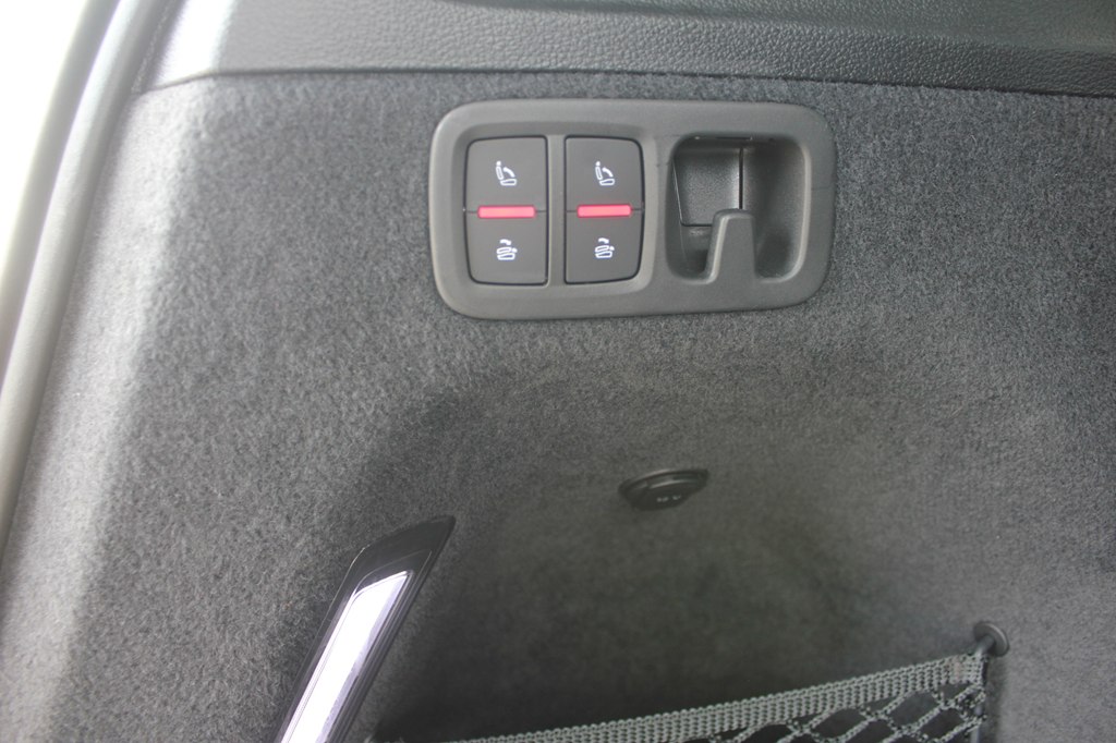 Photo 48 of this AUDI Q7