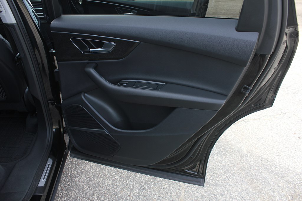 Photo 36 of this AUDI Q7