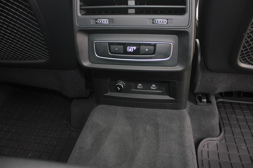 Photo 38 of this AUDI Q7