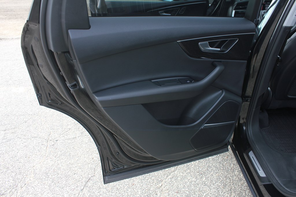 Photo 40 of this AUDI Q7
