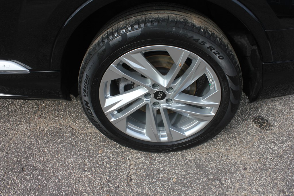 Photo 61 of this AUDI Q7