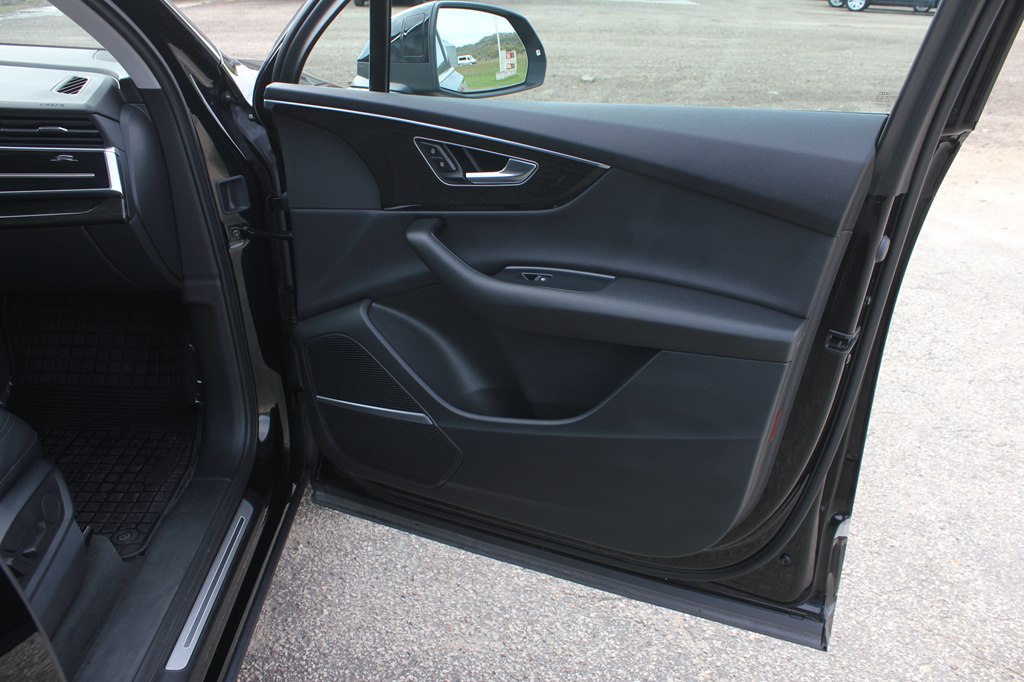 Photo 32 of this AUDI Q7