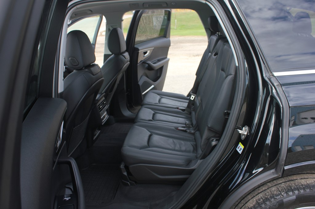 Photo 41 of this AUDI Q7
