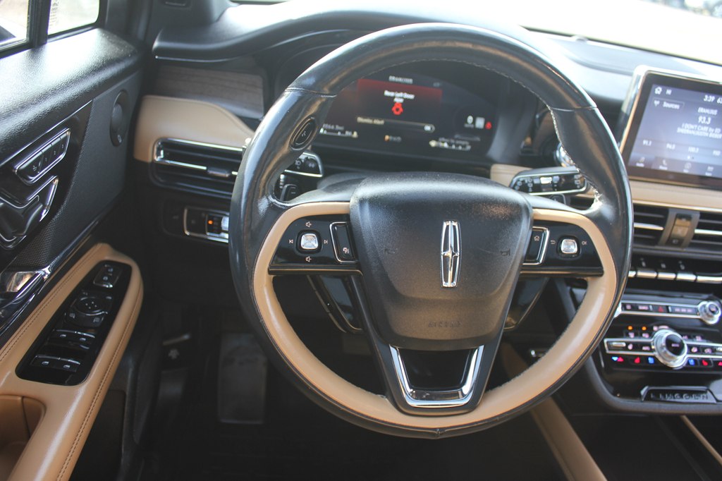 Photo 10 of this LINCOLN CORSAIR