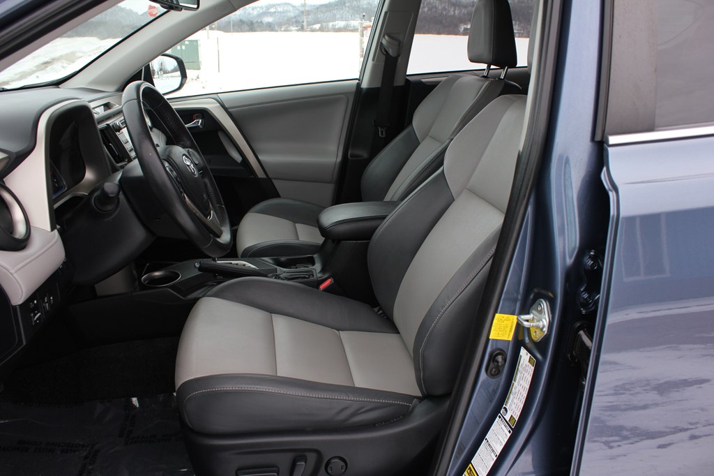 Photo 11 of this TOYOTA RAV4