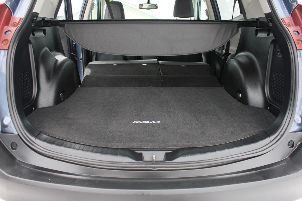 Photo 44 of this TOYOTA RAV4