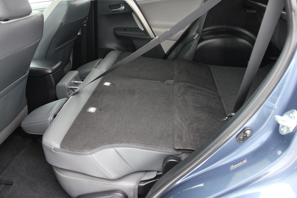 Photo 43 of this TOYOTA RAV4
