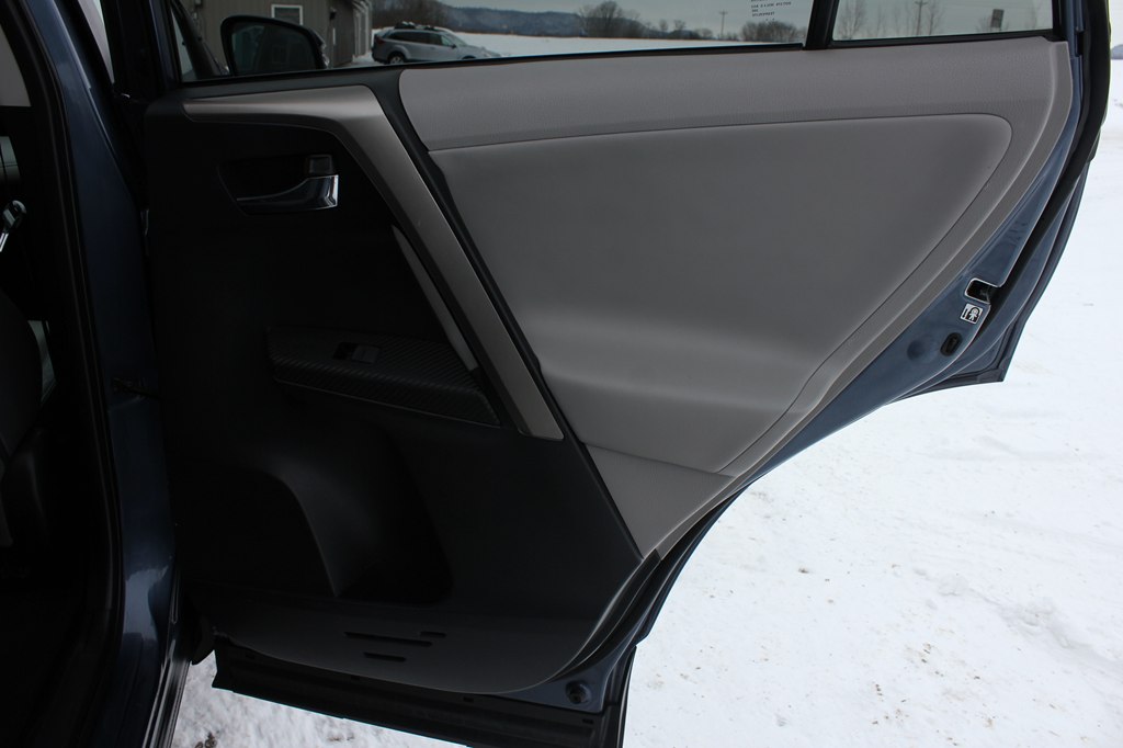 Photo 38 of this TOYOTA RAV4
