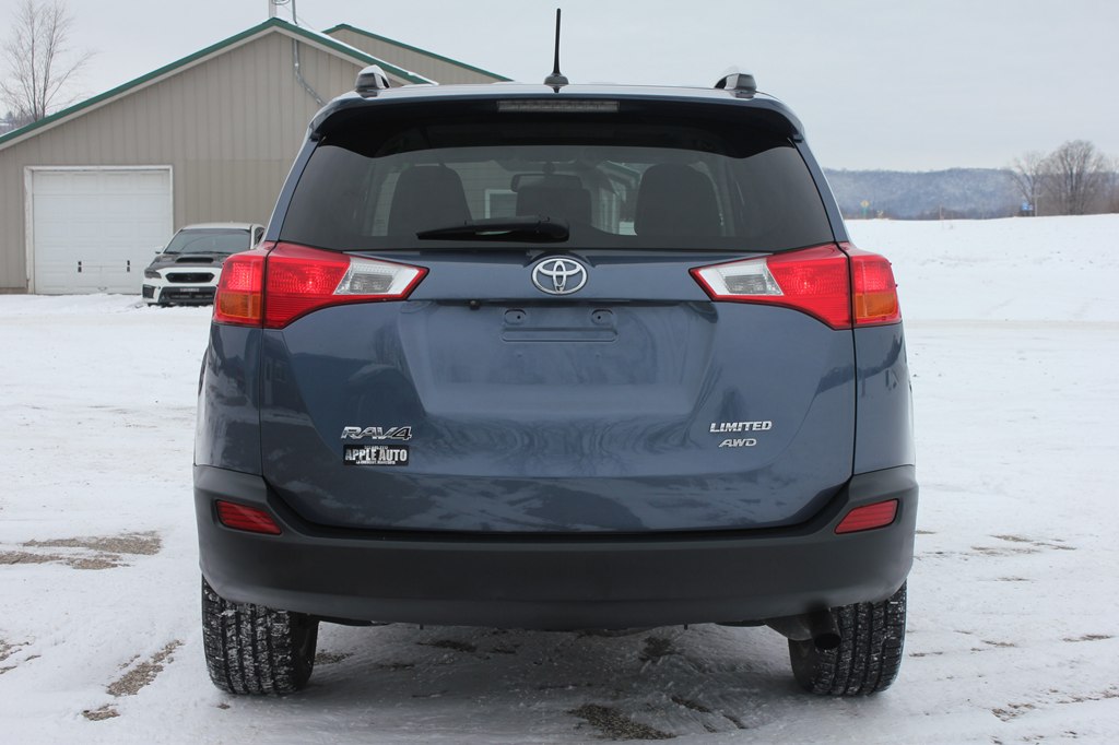 Photo 7 of this TOYOTA RAV4