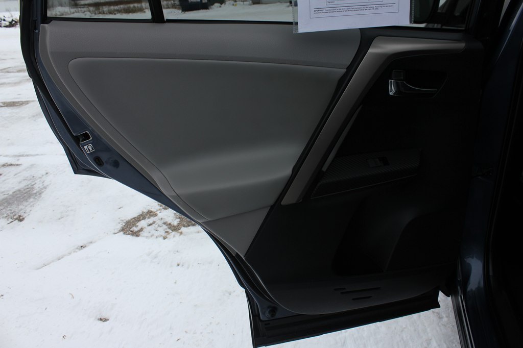 Photo 41 of this TOYOTA RAV4