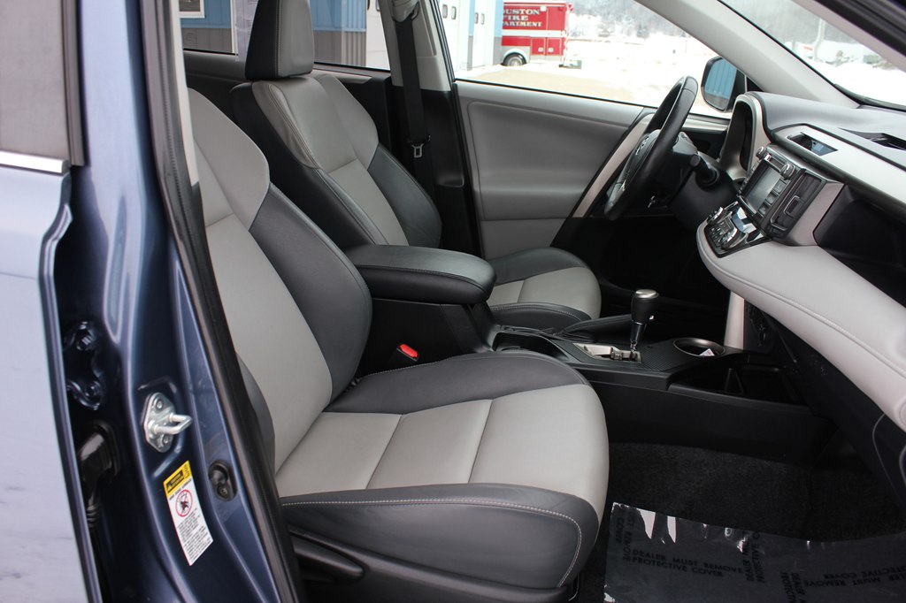 Photo 35 of this TOYOTA RAV4