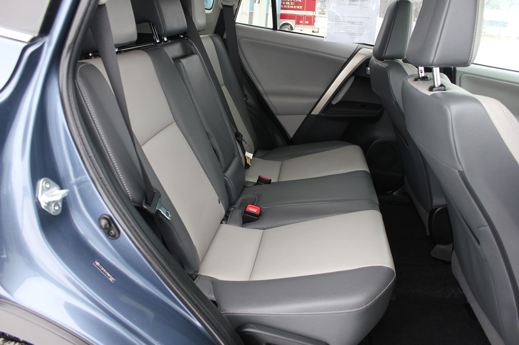 Photo 39 of this TOYOTA RAV4