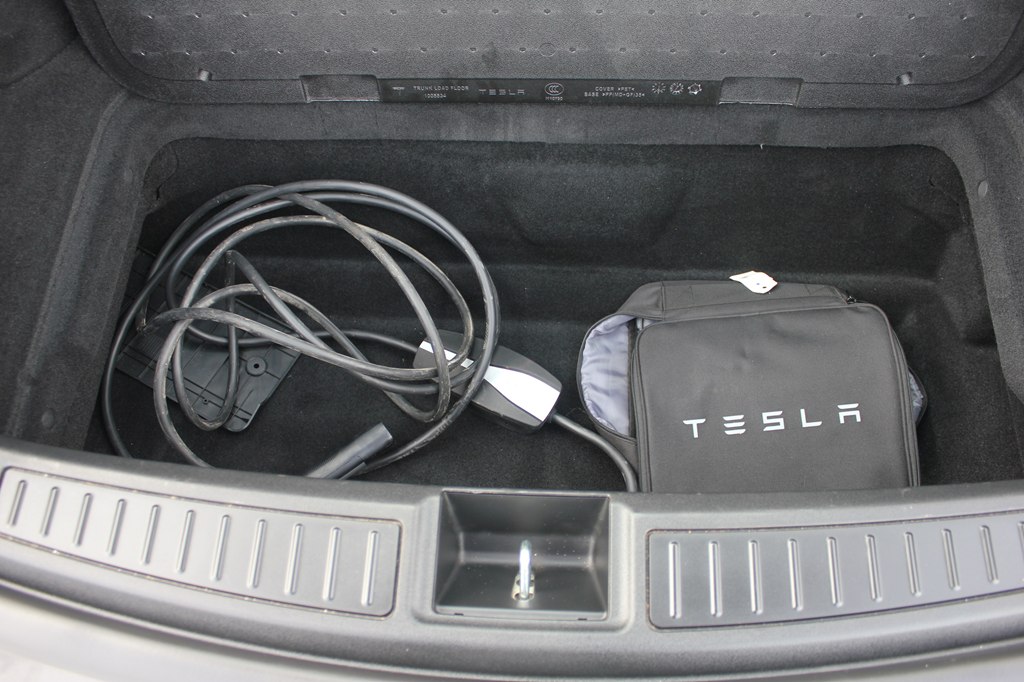 Photo 32 of this TESLA MODEL S