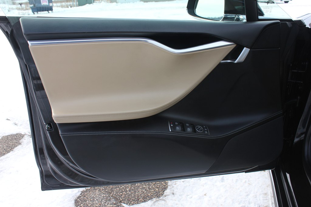 Photo 7 of this TESLA MODEL S