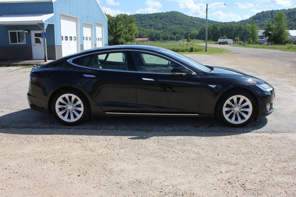 Photo 5 of this TESLA MODEL S