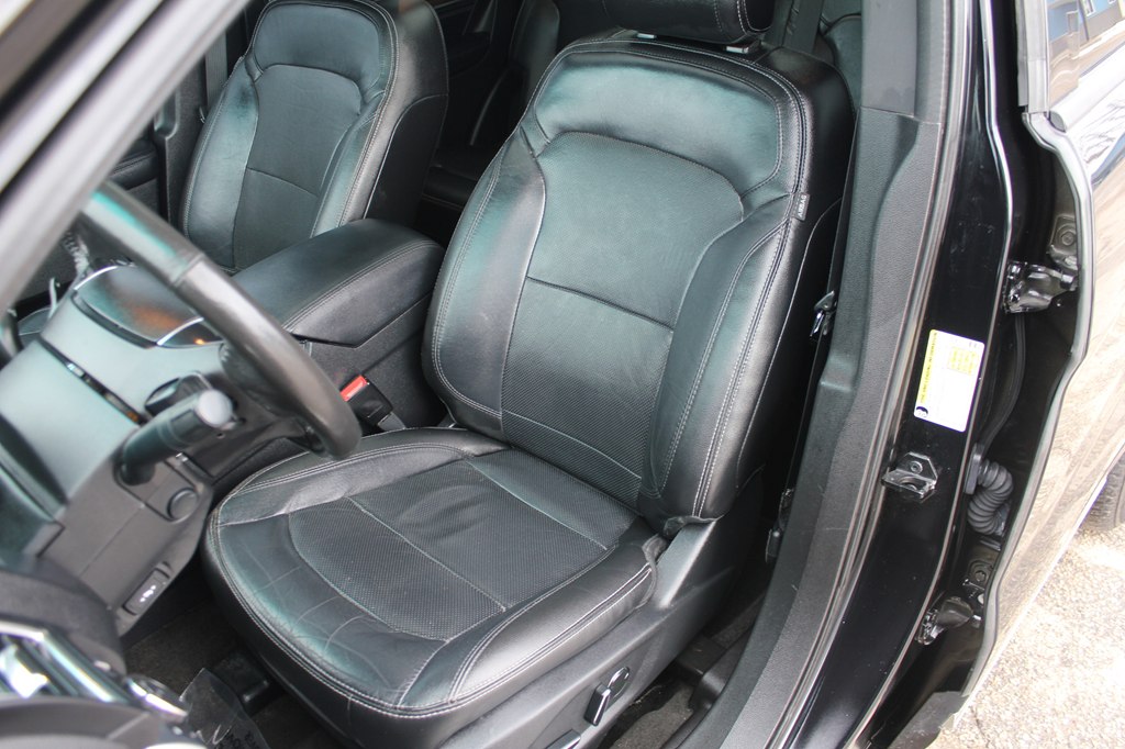 Photo 27 of this FORD EXPLORER