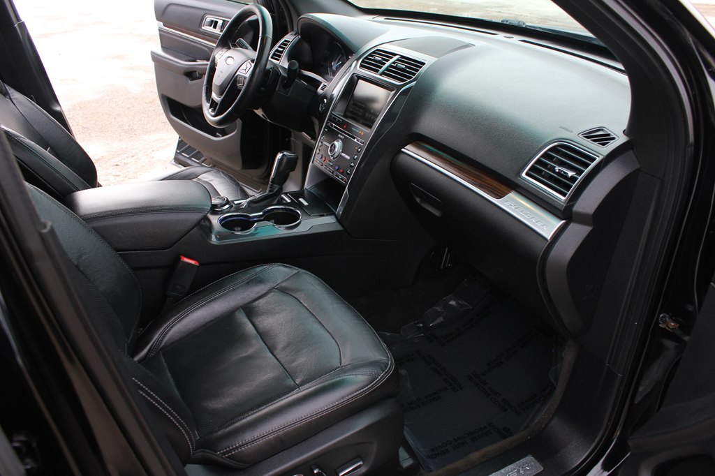 Photo 39 of this FORD EXPLORER