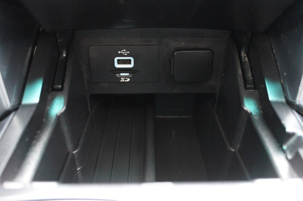 Photo 20 of this FORD EXPLORER