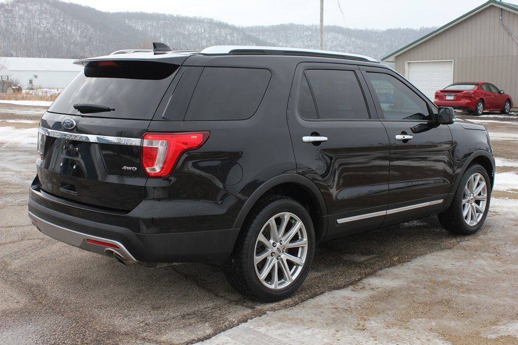 Photo 6 of this FORD EXPLORER