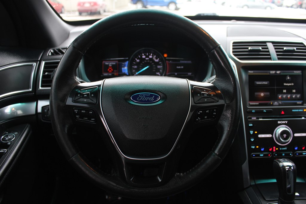 Photo 11 of this FORD EXPLORER