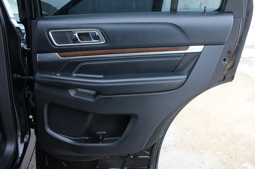 Photo 36 of this FORD EXPLORER