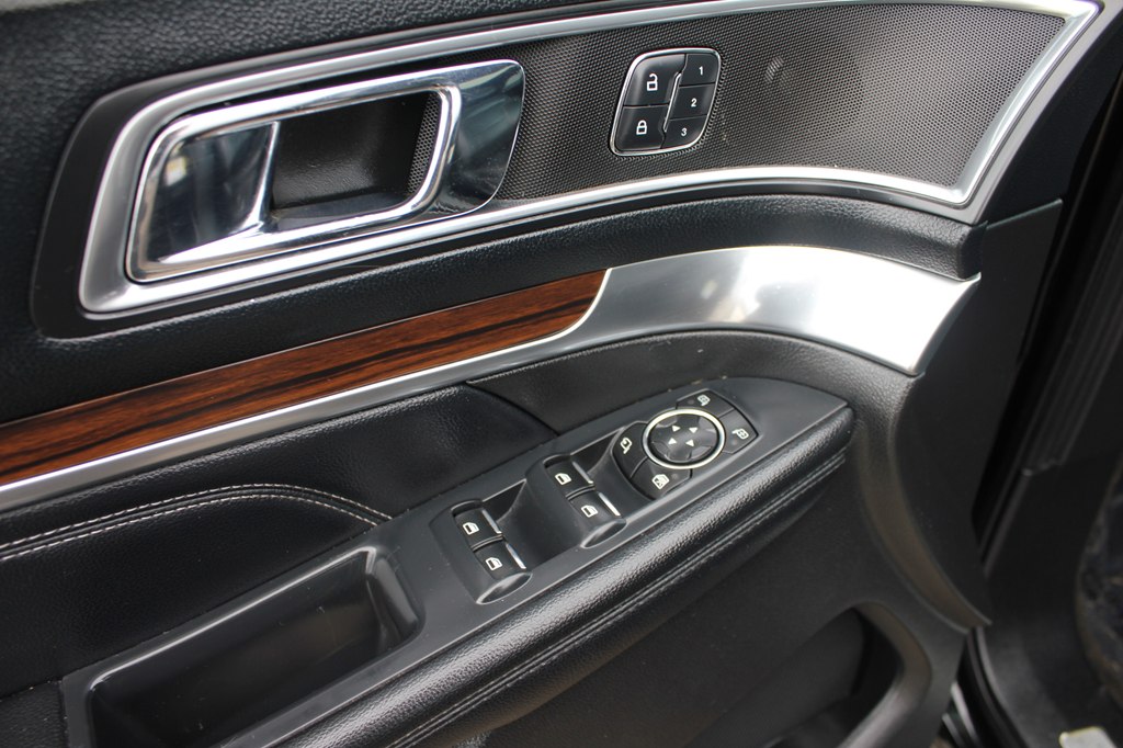 Photo 29 of this FORD EXPLORER