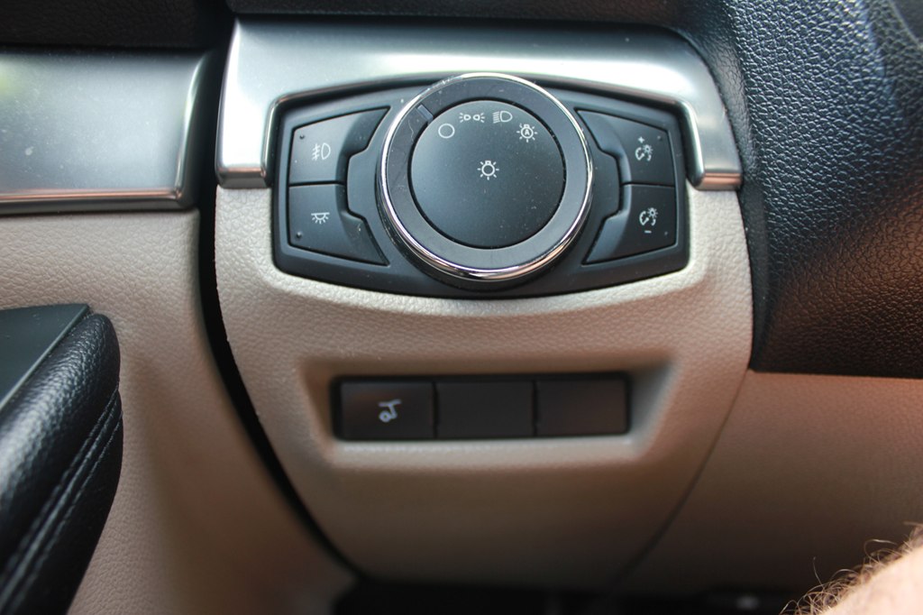Photo 17 of this FORD EXPLORER