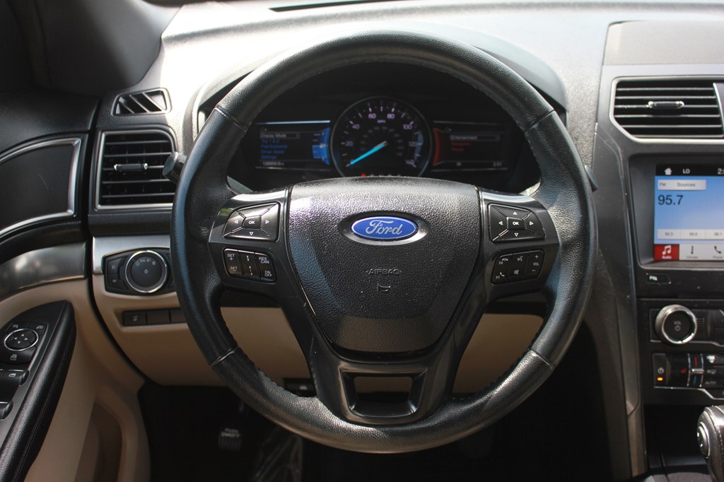 Photo 11 of this FORD EXPLORER