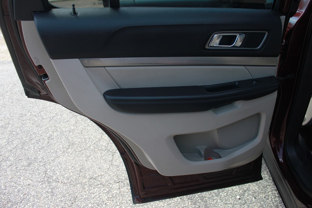Photo 40 of this FORD EXPLORER