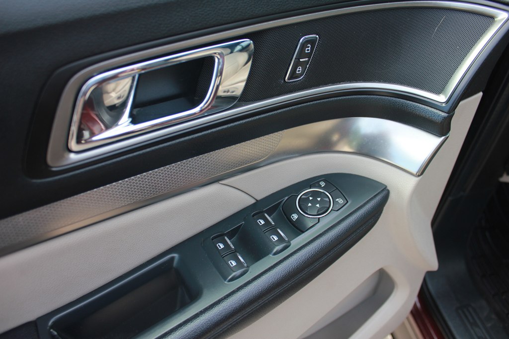 Photo 29 of this FORD EXPLORER