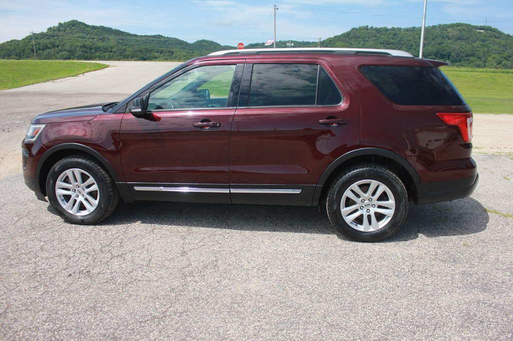 Photo 9 of this FORD EXPLORER