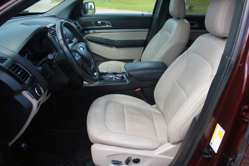 Photo 30 of this FORD EXPLORER