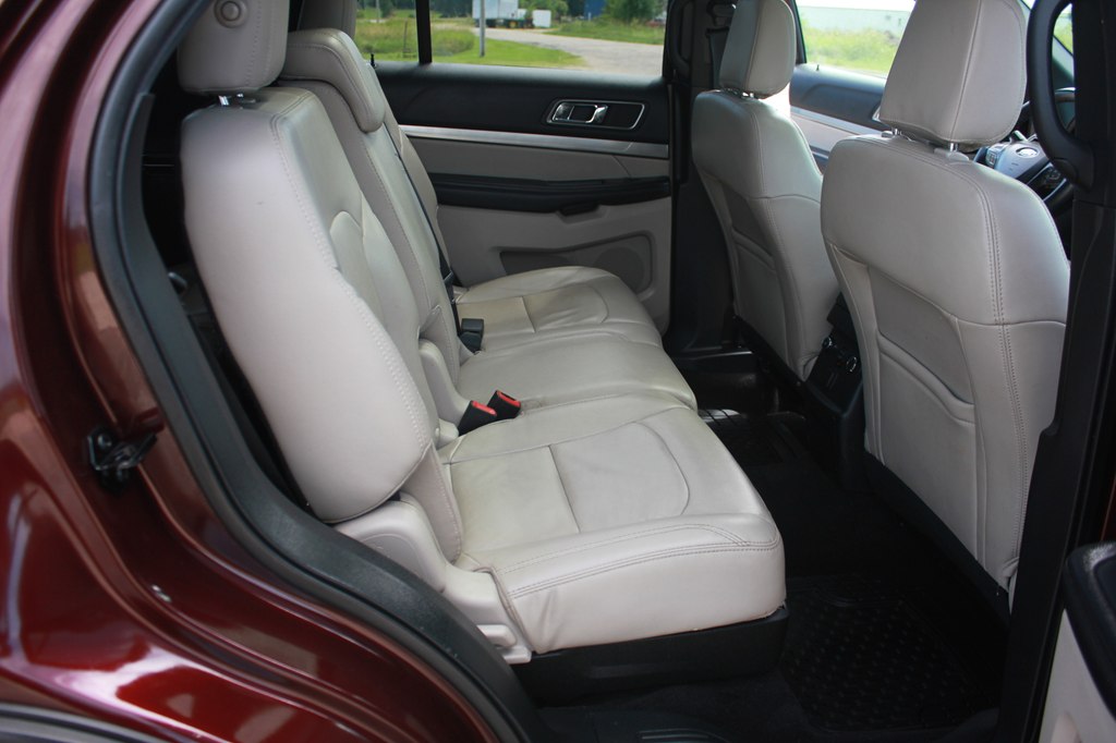 Photo 37 of this FORD EXPLORER