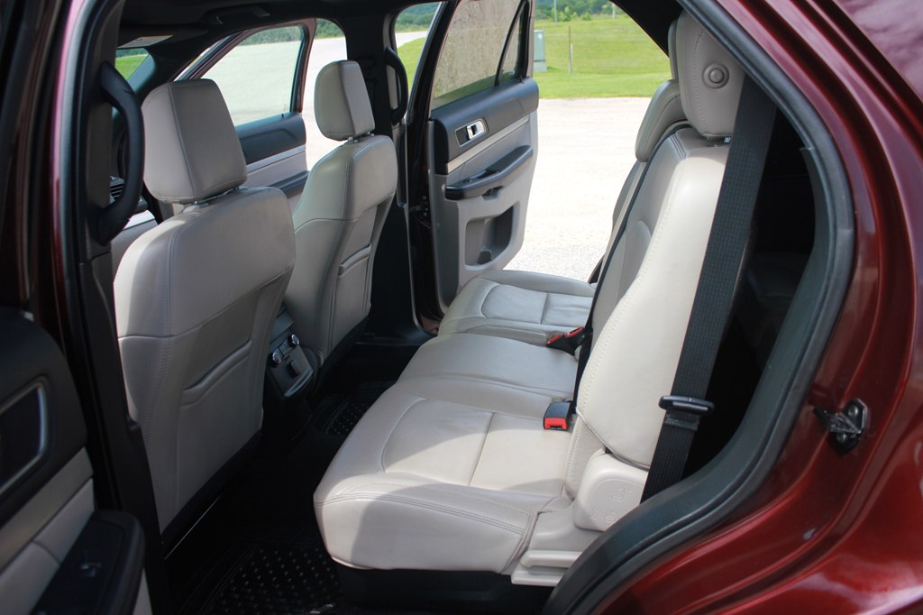 Photo 41 of this FORD EXPLORER