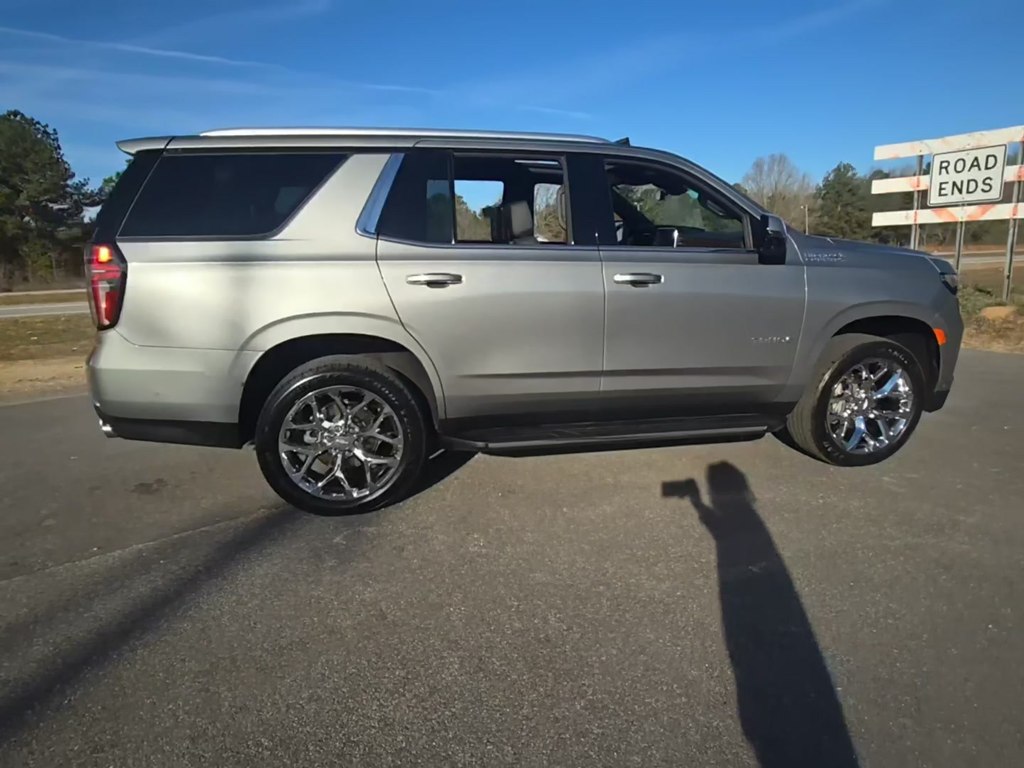 Photo 2 of this CHEVROLET TAHOE