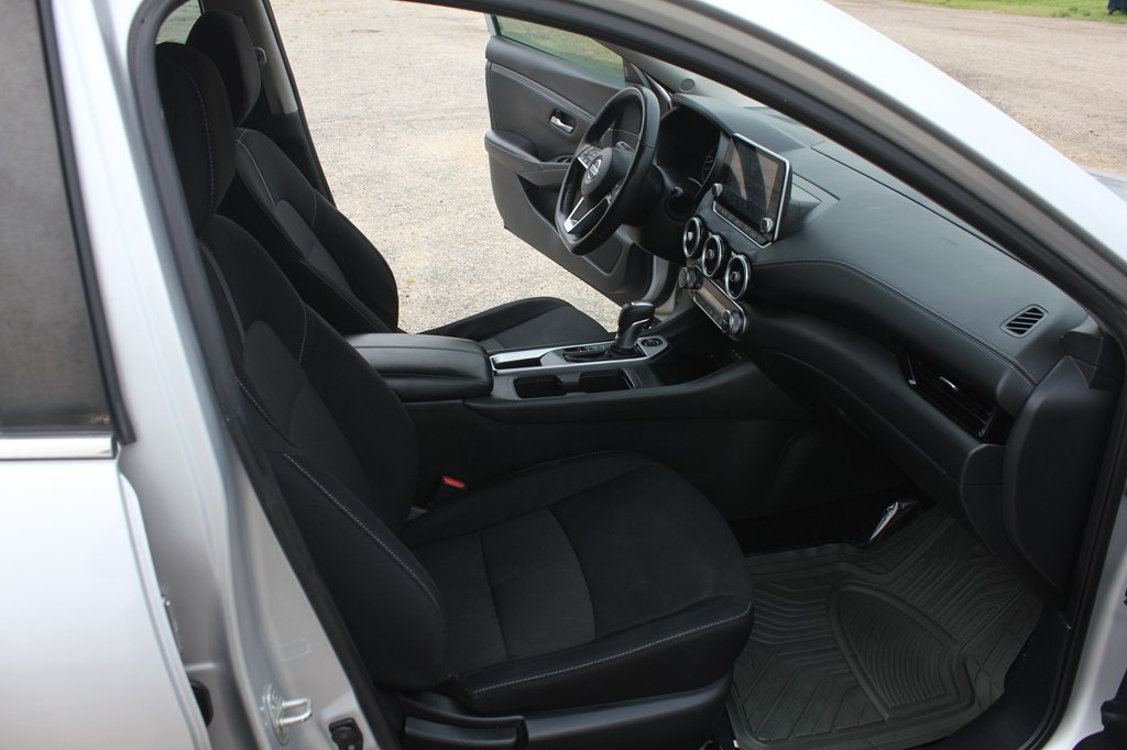 Photo 30 of this NISSAN SENTRA