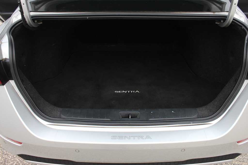 Photo 36 of this NISSAN SENTRA