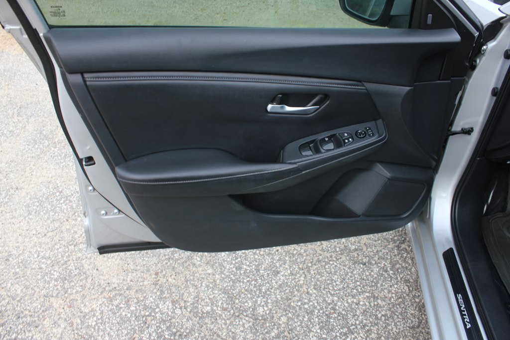 Photo 25 of this NISSAN SENTRA