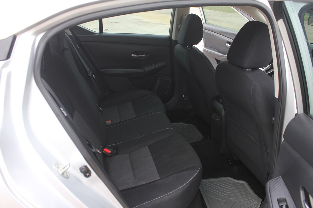 Photo 33 of this NISSAN SENTRA