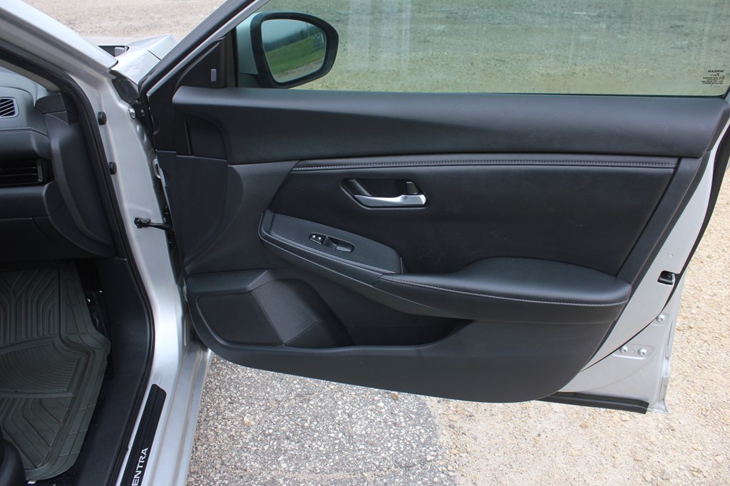 Photo 29 of this NISSAN SENTRA