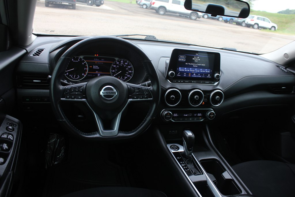 Photo 9 of this NISSAN SENTRA