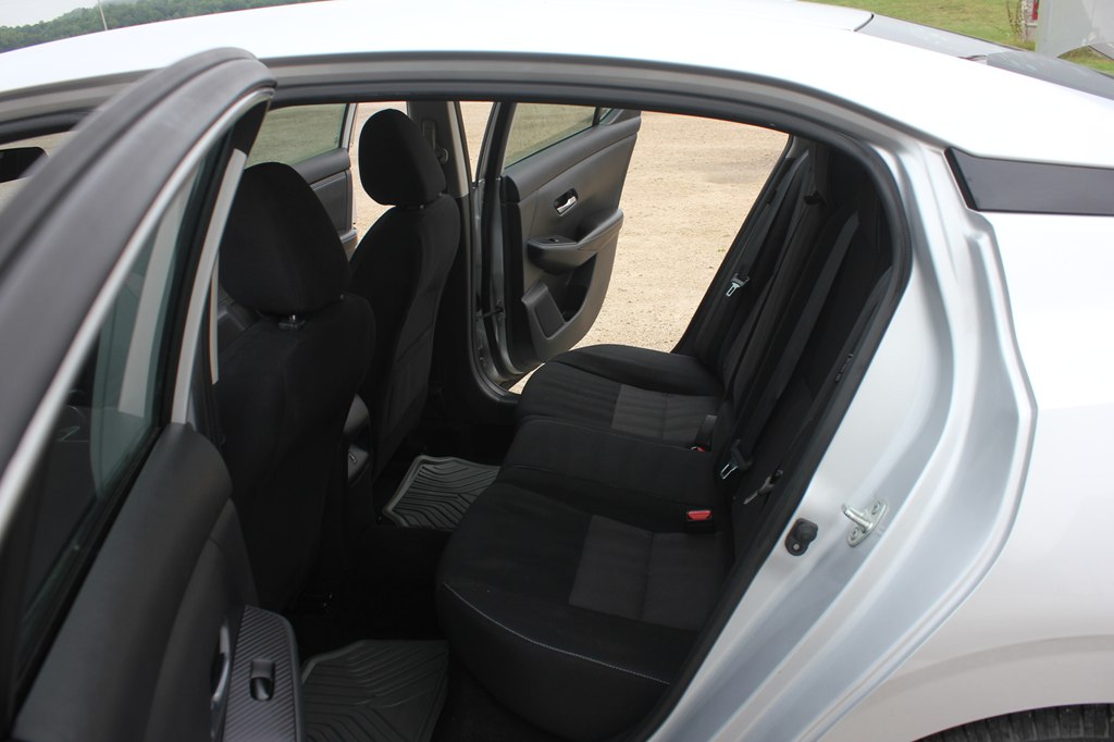 Photo 35 of this NISSAN SENTRA